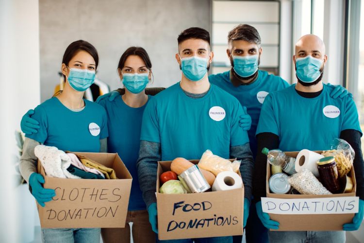 volunteers getting donations